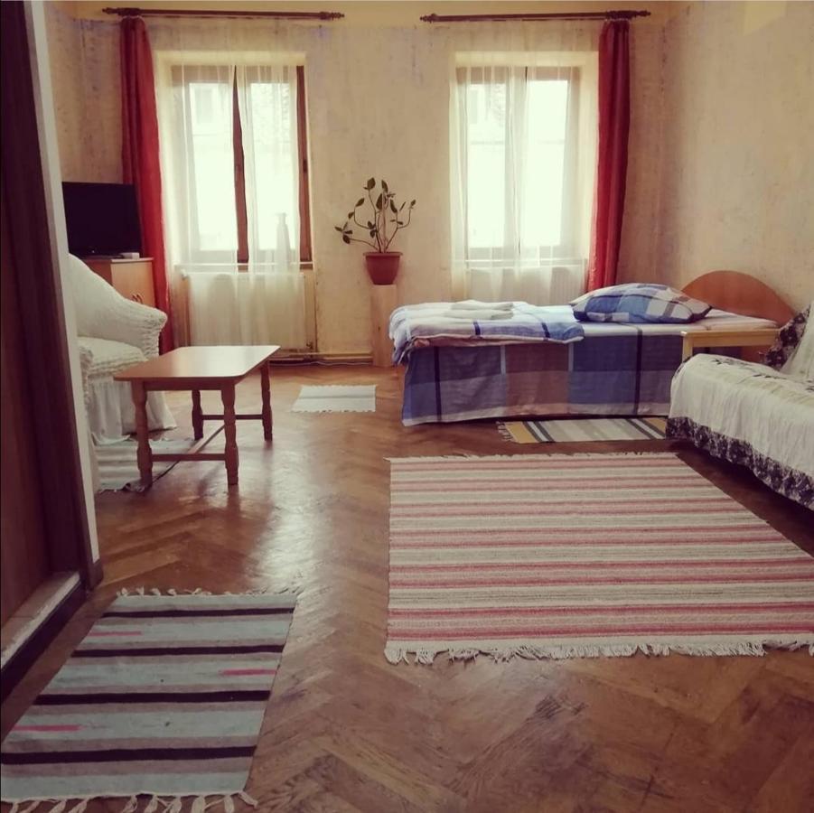 Hôtel La Vita E Bella à Braşov Extérieur photo
