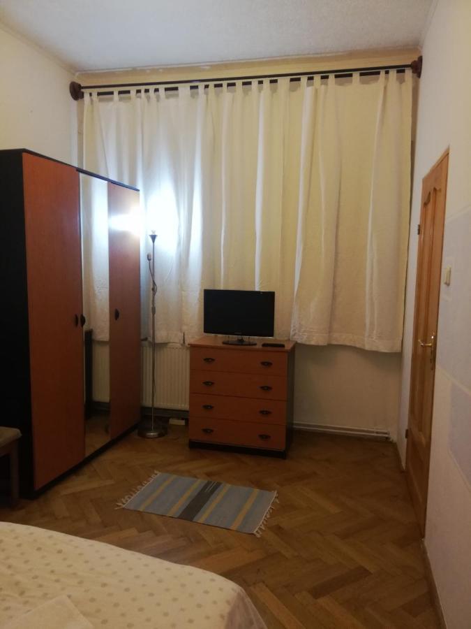 Hôtel La Vita E Bella à Braşov Extérieur photo